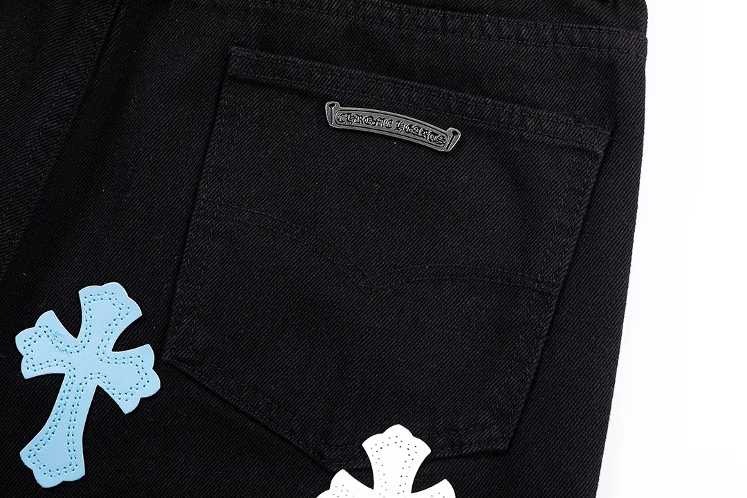 KE951#P230 The only correct leather label version on the market Chrome Hearts CH Cross embroidery distressed jeans Top ceiling quality 100% correct version The correct version is here!  Believe me this must be the best quality you will ever come across! ! Excellent value for money! !  Styles with different washes and textures are very friendly to people with thin legs and thick legs. The straight version is very flattering to the shape of the legs. The moderate length is timeless and easy to match. It is the basis of various styles and a must-have in the wardrobe! ! Add a little stacking to easily control the clean fit trend that has exploded this year. The fabric is stiff but also makes the upper body soft without losing texture. The sides and cuffs of some styles have a bone-wash effect. The vintage flavor pops up all at once. It’s really hard not to love it! ✅Correctly customize the Croxin metal leather label on the back panel. It is not sold directly with the cross on the finished jeans. 1:1 copying strives for excellence and the details are perfectly grasped. ✅The cross leather label is clear and smooth. Exquisite turning top craftsmanship. ✅Buttons, zippers and hardware are all customized versions of the Croxin LOGO. ✅High-cost washing process. Size: 28 30 32 34 36 (5 sizes)